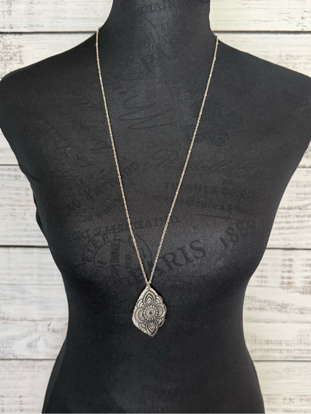 Silver-Tone glitter Pendant with overlay Long Necklace - nwt Maurice’s